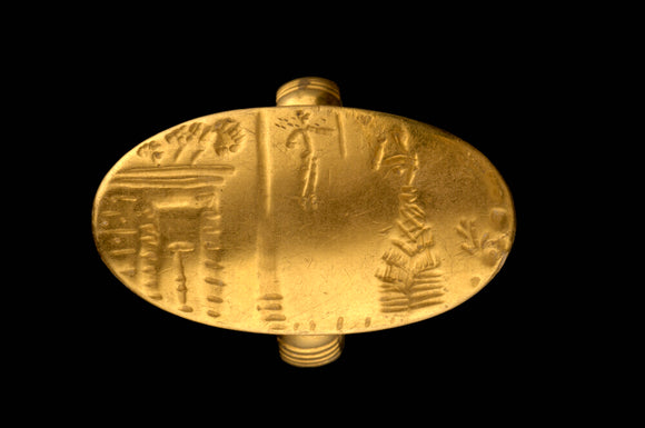 Gold ring depicting cult scene