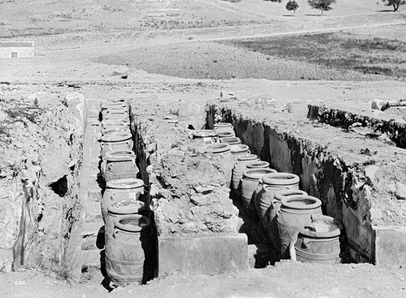 Photograph of West West Magazine 11 and West Magazine 12 of the Palace of Minos (E.TOP 76)